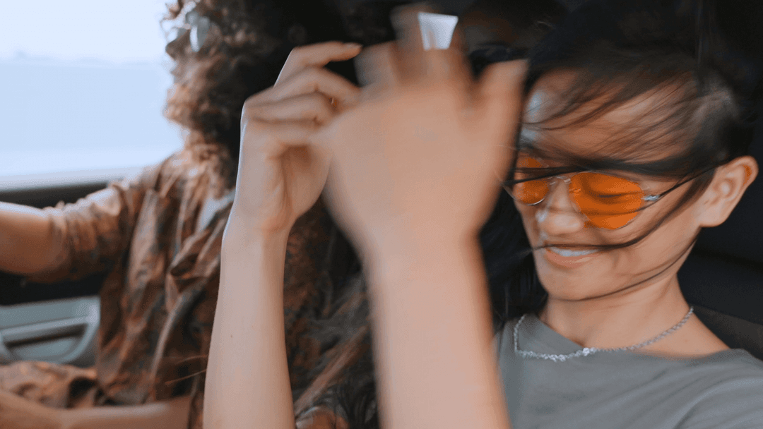 Video clip of a couple listening and enjoying music in a car via the music app Deezer